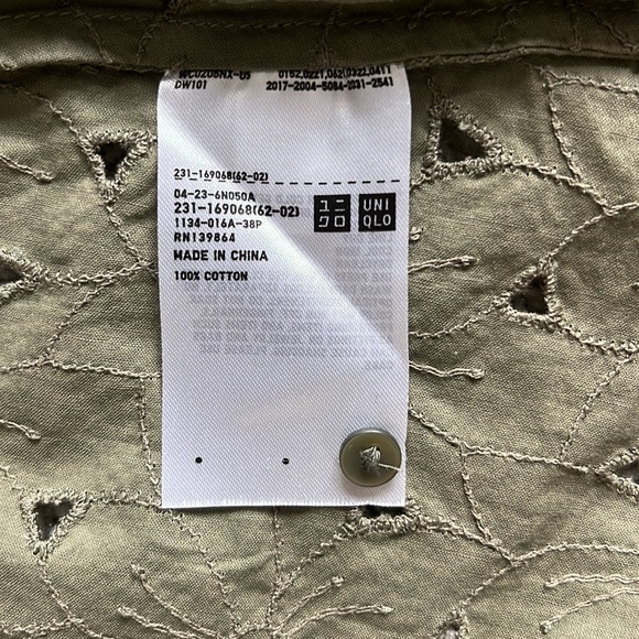 Green eyelet top - Picture 6 of 6